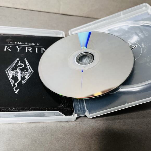 The Elder Scrolls V: Skyrim (PlayStation 3, 2011) - Picture 4 of 4